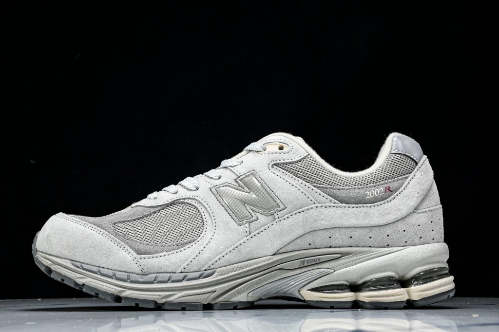 NB 2002R Gris / Blanco Roto / Granate