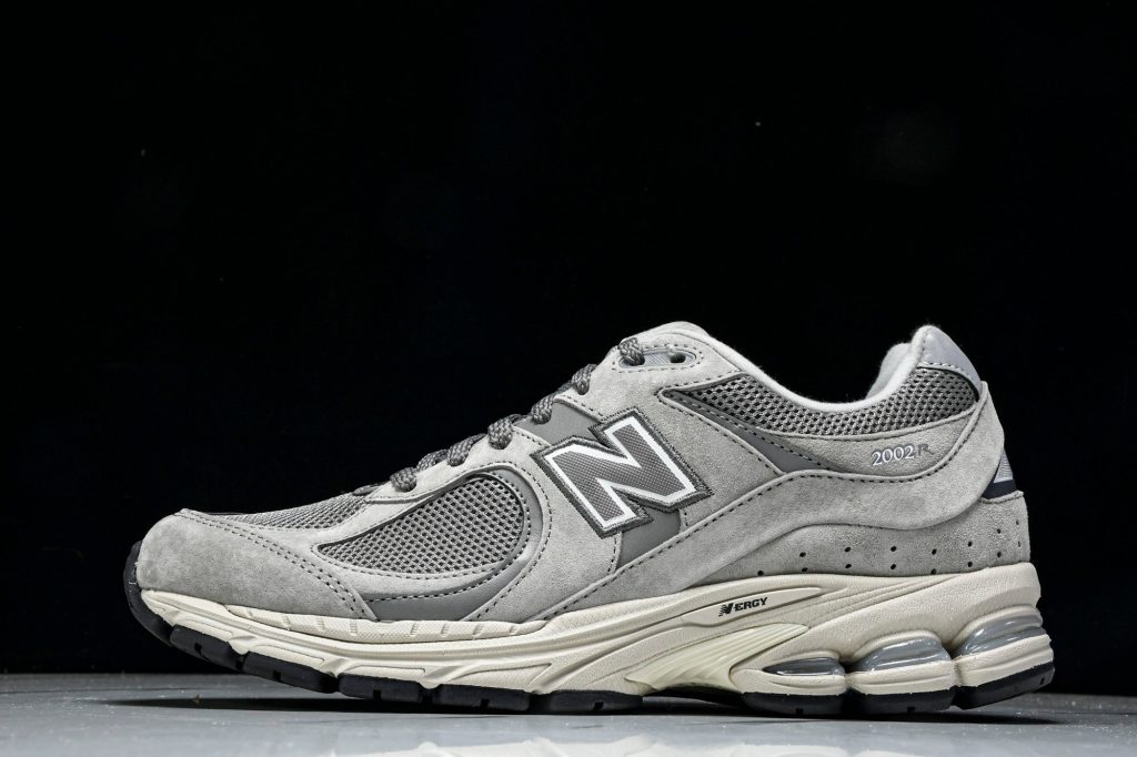 NB 2002R Gris / Blanco Roto