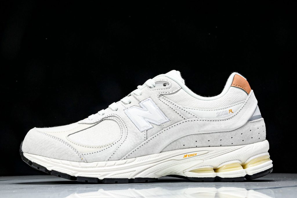 NB 2002R Blanco Roto / Gris / Marrón