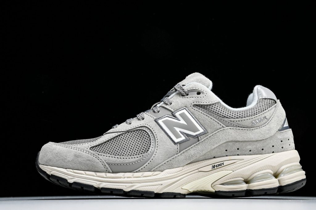 NB 2002R Gris / Blanco / Hueso