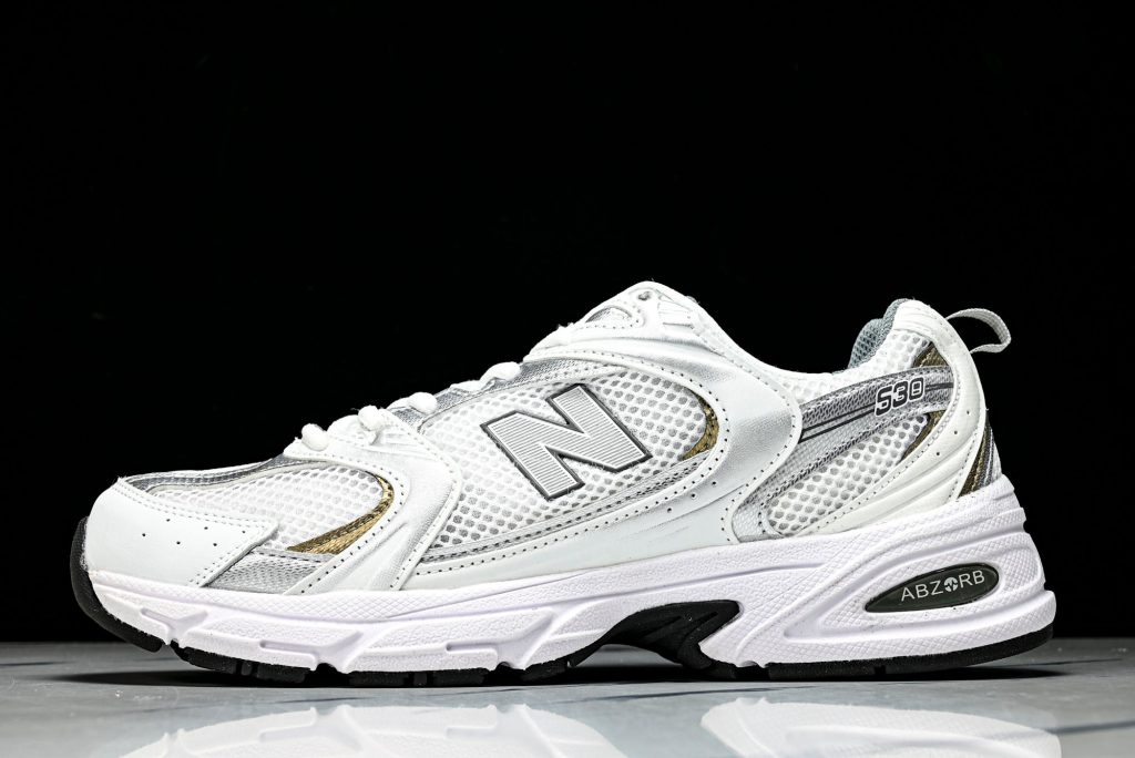 NB 530 Blanco / Dorado
