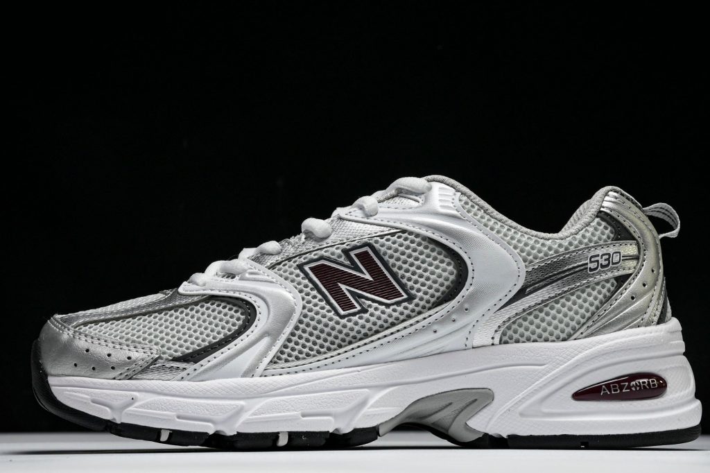 NB 530 Plata / Blanco / Granate