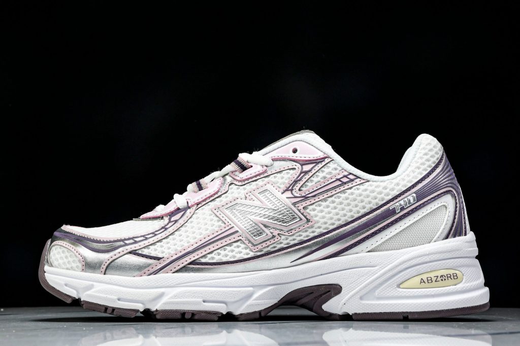 NB 740 Blanco / Plata / Morado