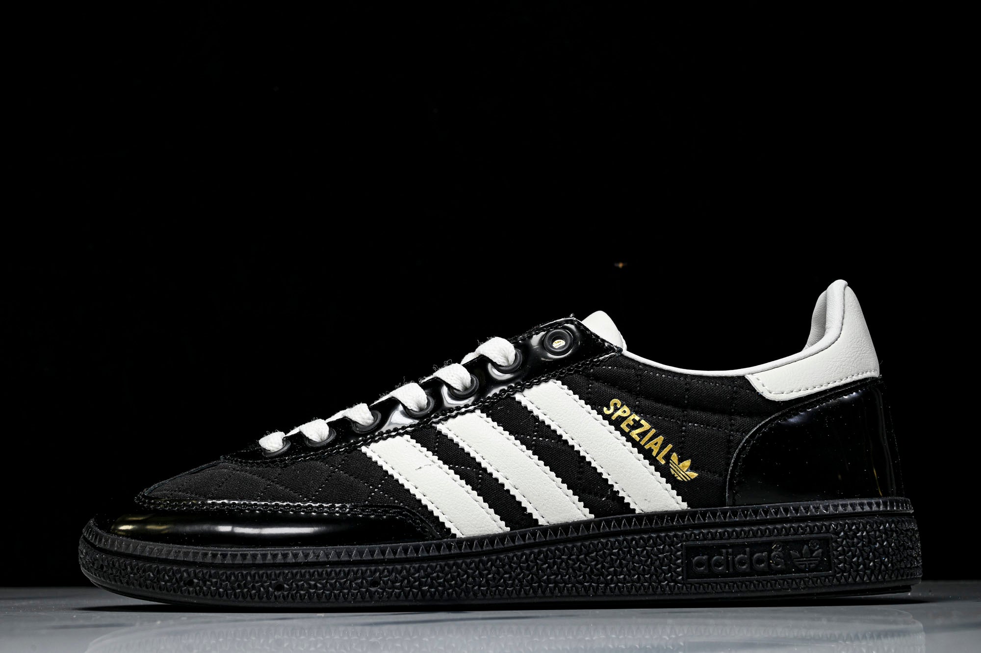 adidas Handball Spezial Negro / Blanco / Dorado