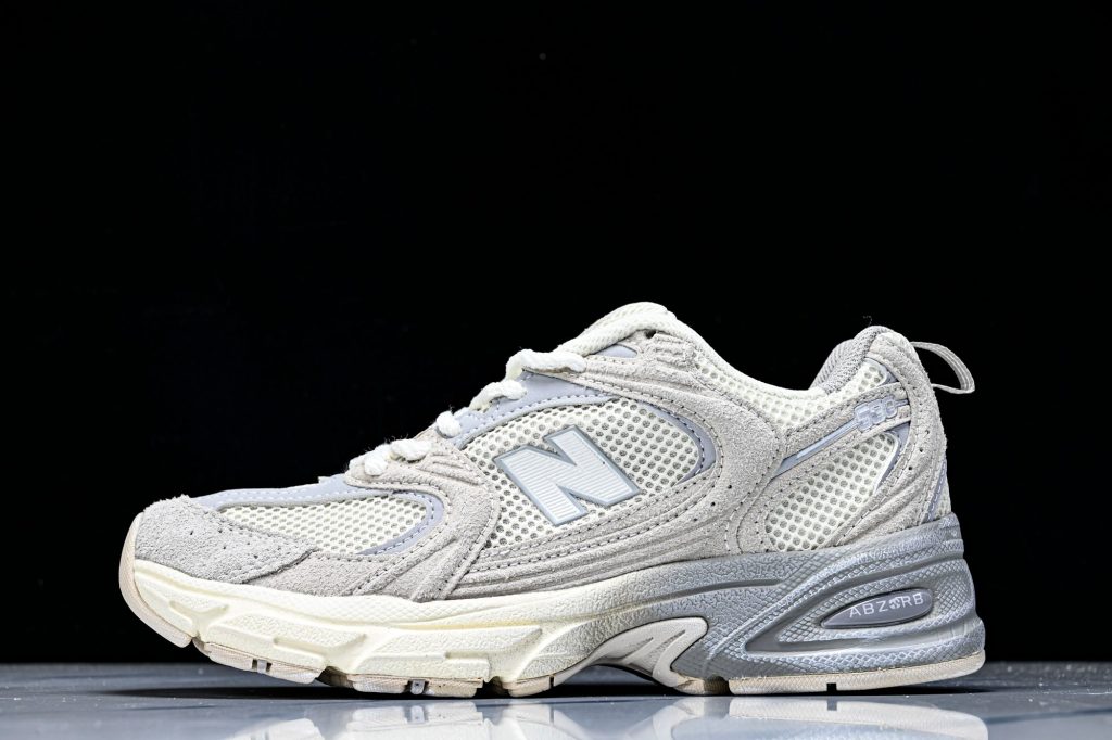 NB 530 Crudo / Gris / Plata