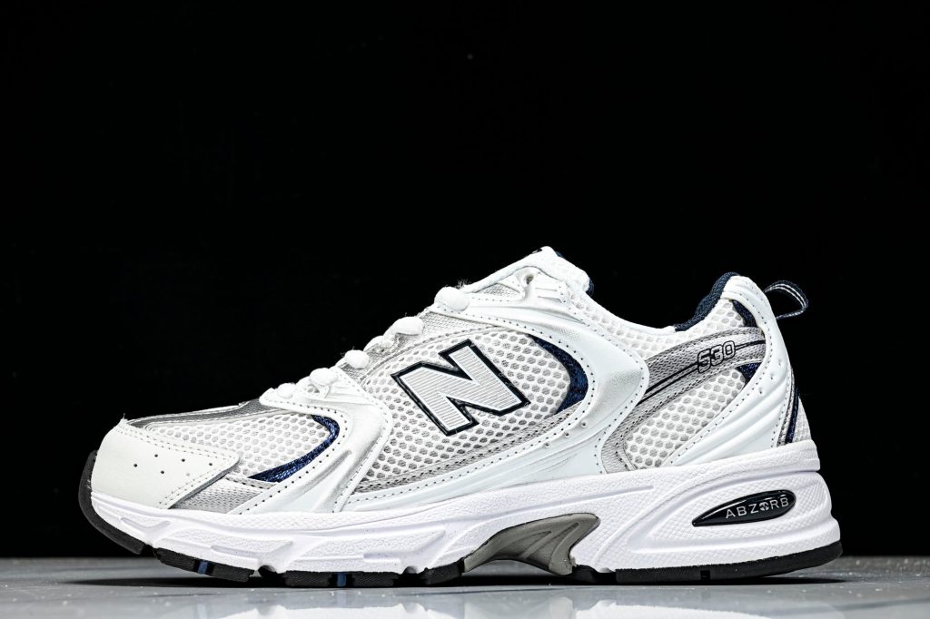 NB 530 Blanco / Azul Marino