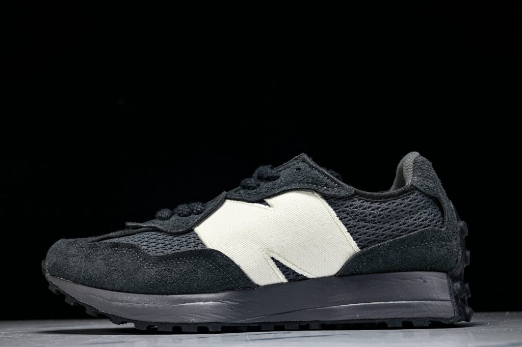 NB 327 Negro / Blanco Roto
