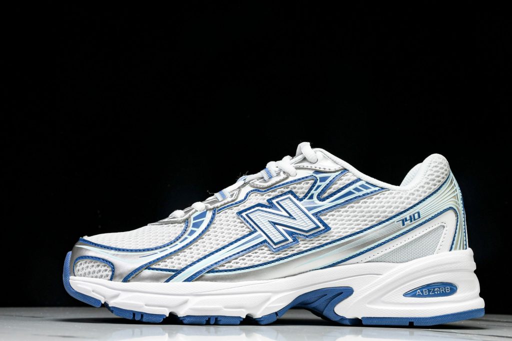 NB 740 Blanco / Plata / Azul