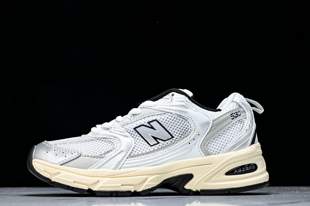 NB 530 Blanco / Plata / Negro