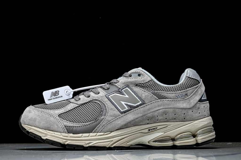 NB 2002R Gris / Hueso