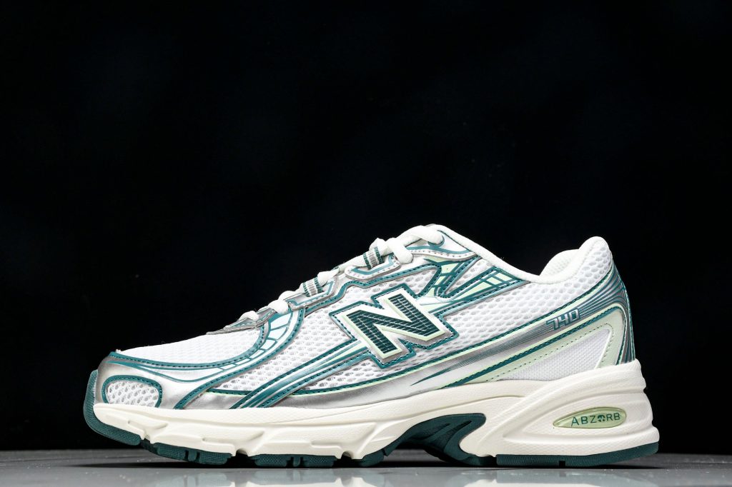NB 740 Blanco / Verde Azulado / Plata
