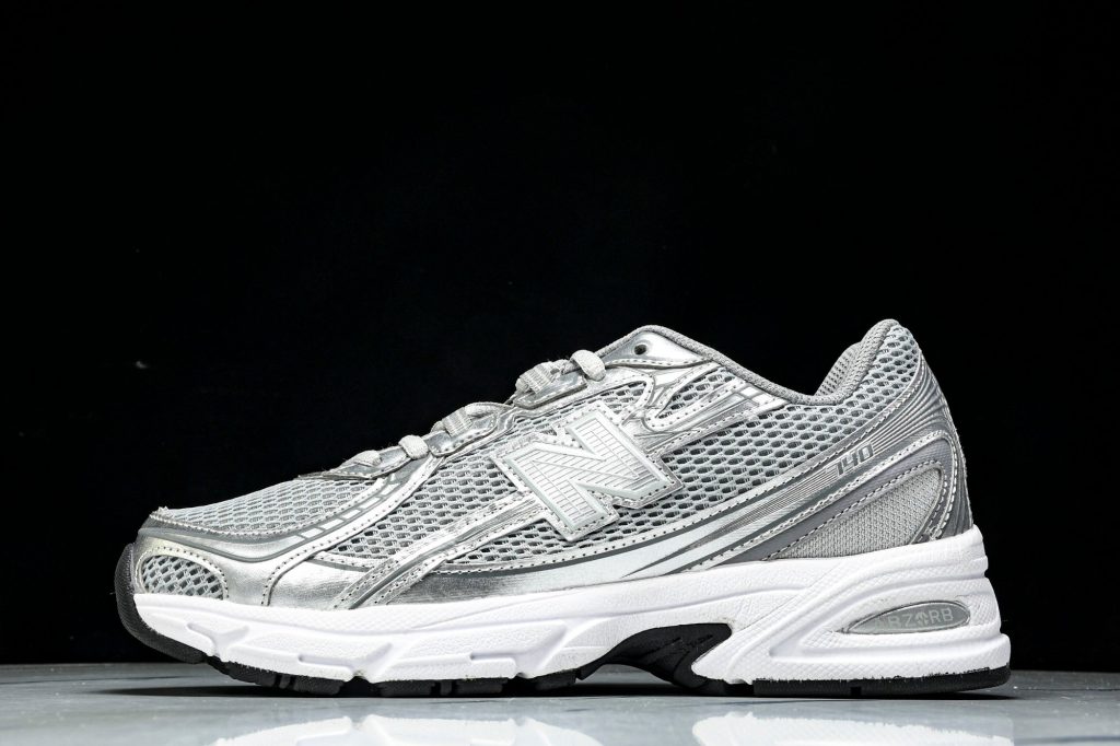 NB 740 Plata / Blanco