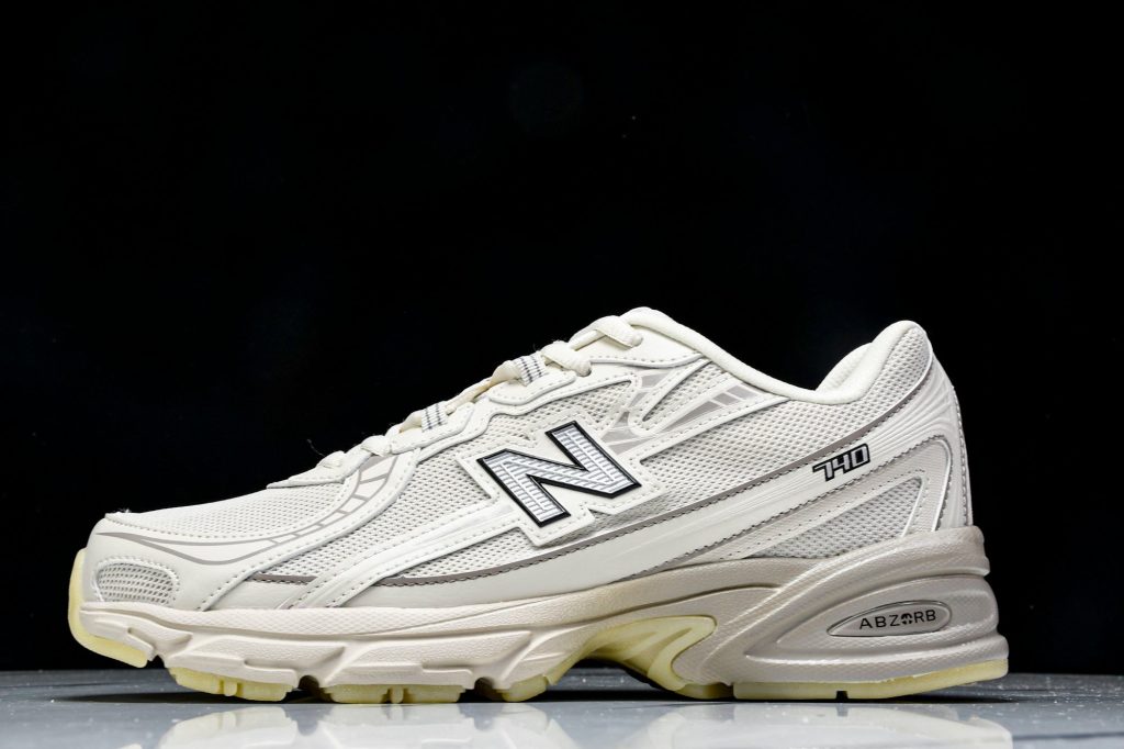 NB 740 Blanco Roto / Beige
