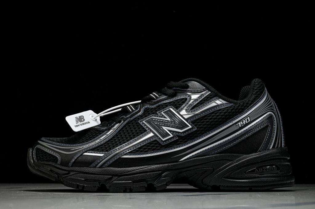 NB 740 Negro / Plata / Negro