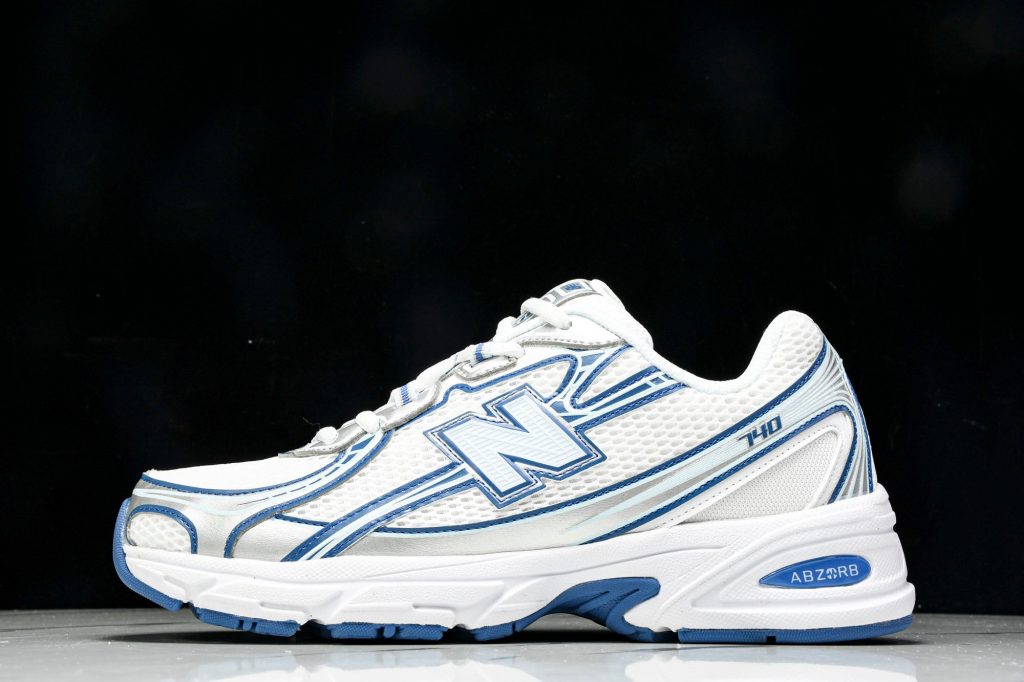 NB 740 Blanco / Azul Marino / Plata