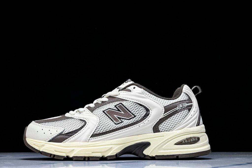 NB 530 Blanco / Marrón
