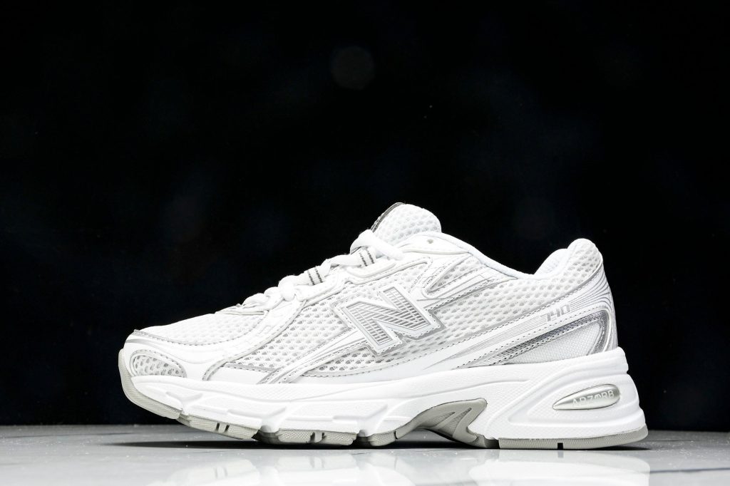 NB 740 Blanco / Plata