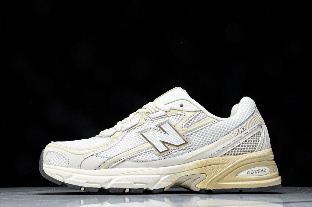 NB 740 Blanco Roto / Beige / Gris