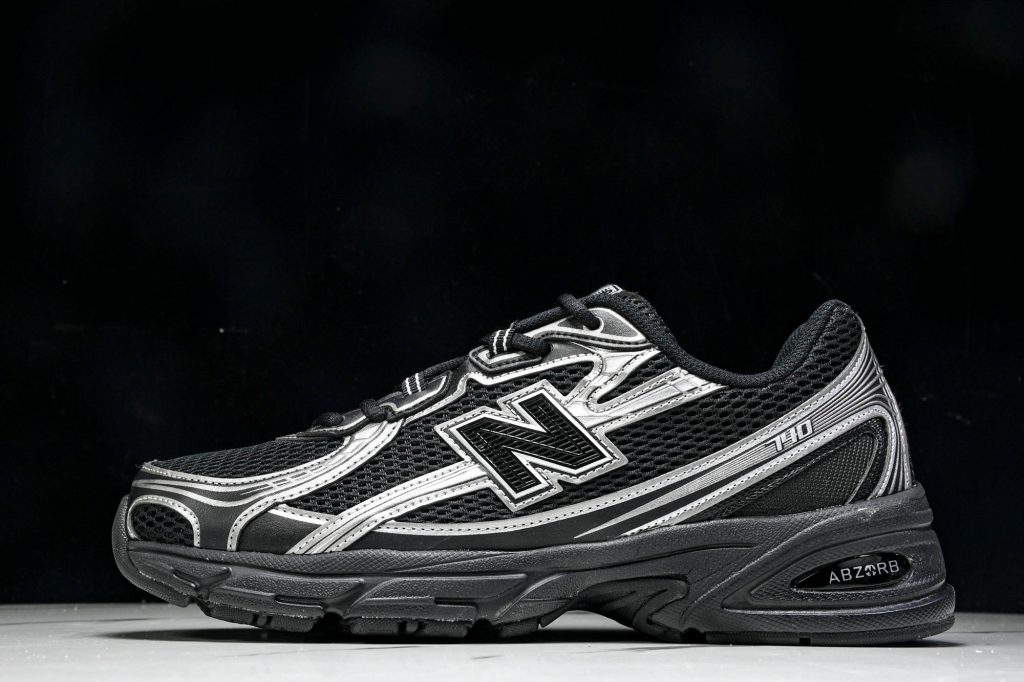 NB 740 Negro / Plata / Negro