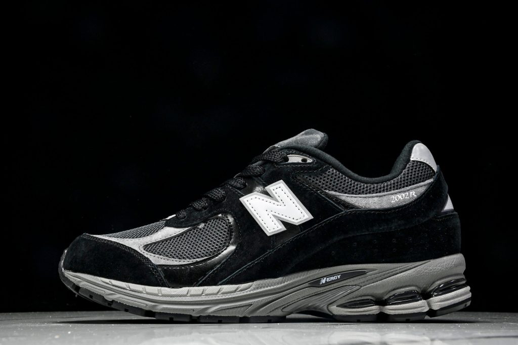 NB 2002R Negro / Gris / Blanco