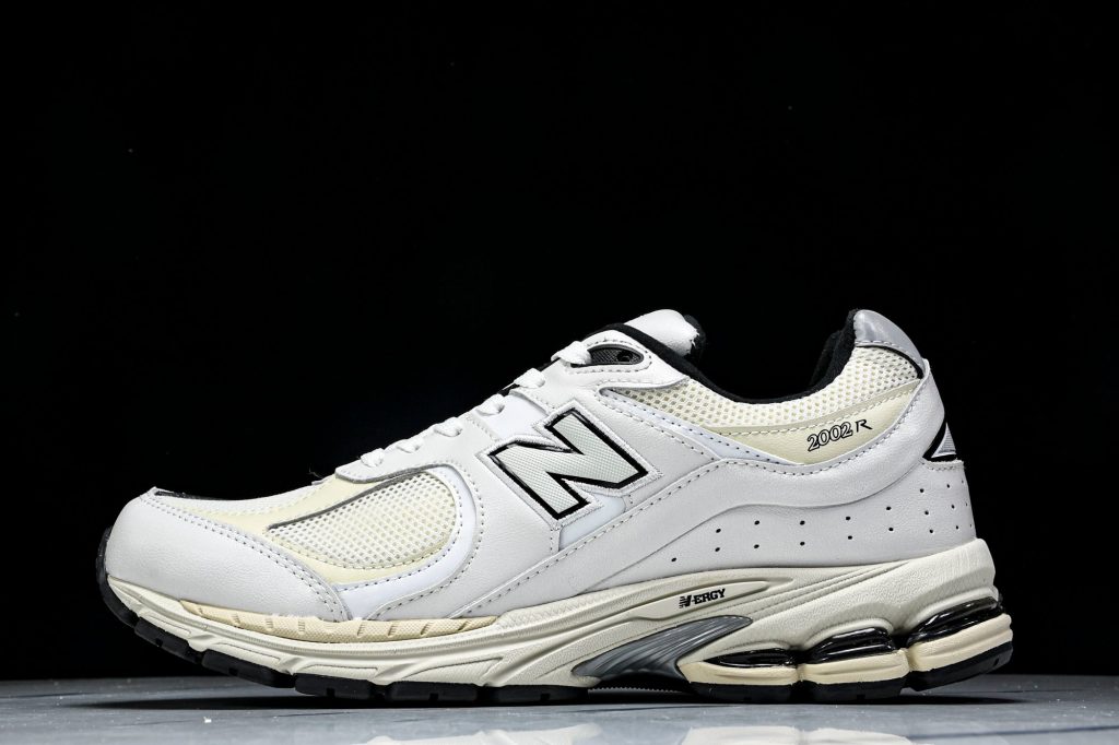 NB 2002R Blanco / Blanco Roto / Negro