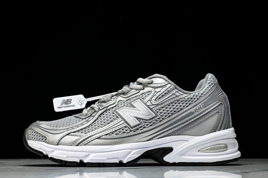 NB 740 Plata / Blanco / Gris