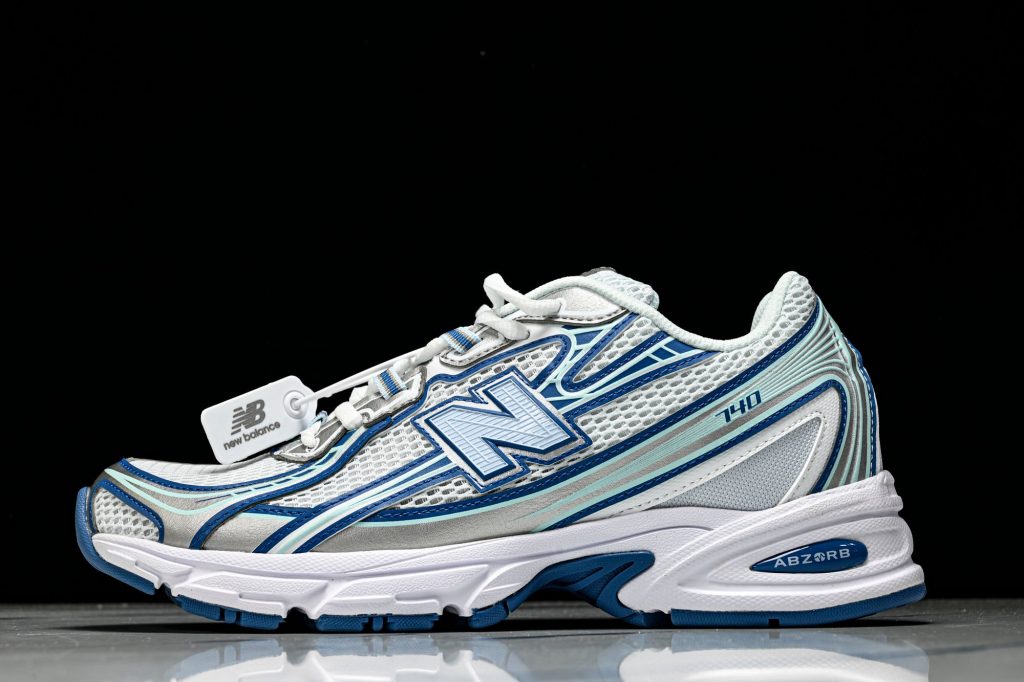 NB 740 Blanco / Azul Marino / Plata