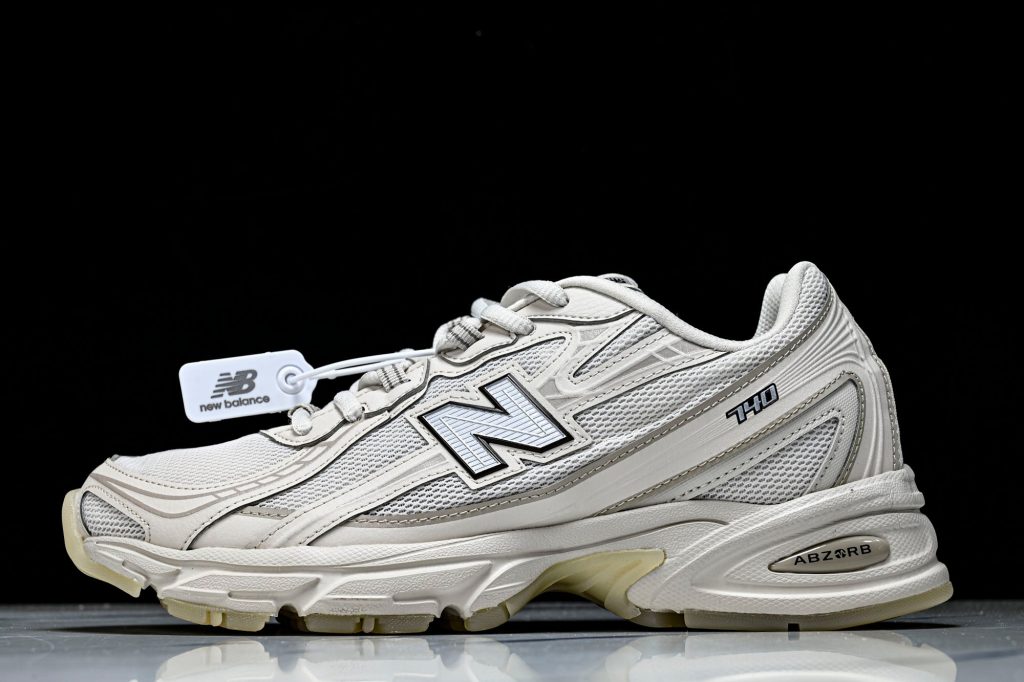 NB 740 Blanco Roto / Gris / Negro