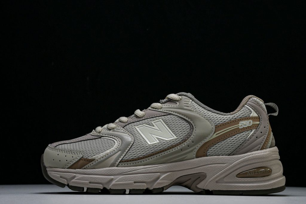 NB 530 Gris / Marrón / Blanco Roto