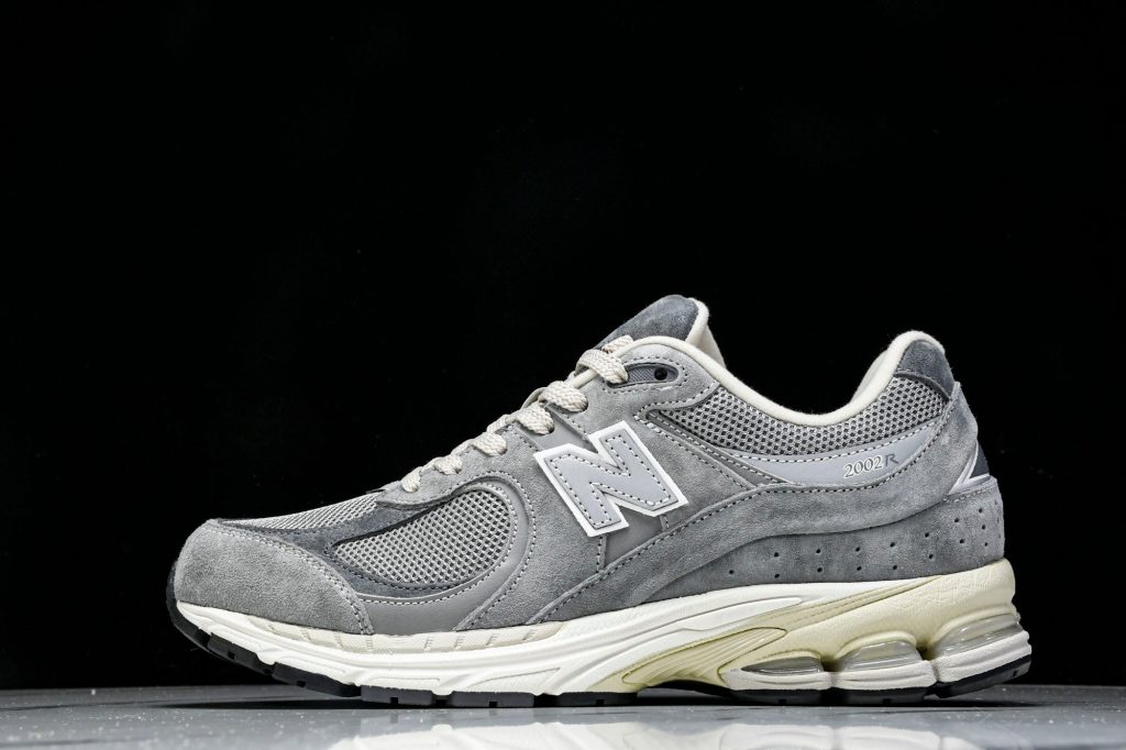 NB 2002R Gris / Blanco Roto / Crema